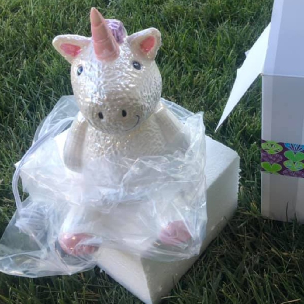 Stella the unicorn scentsy warmer. New in box